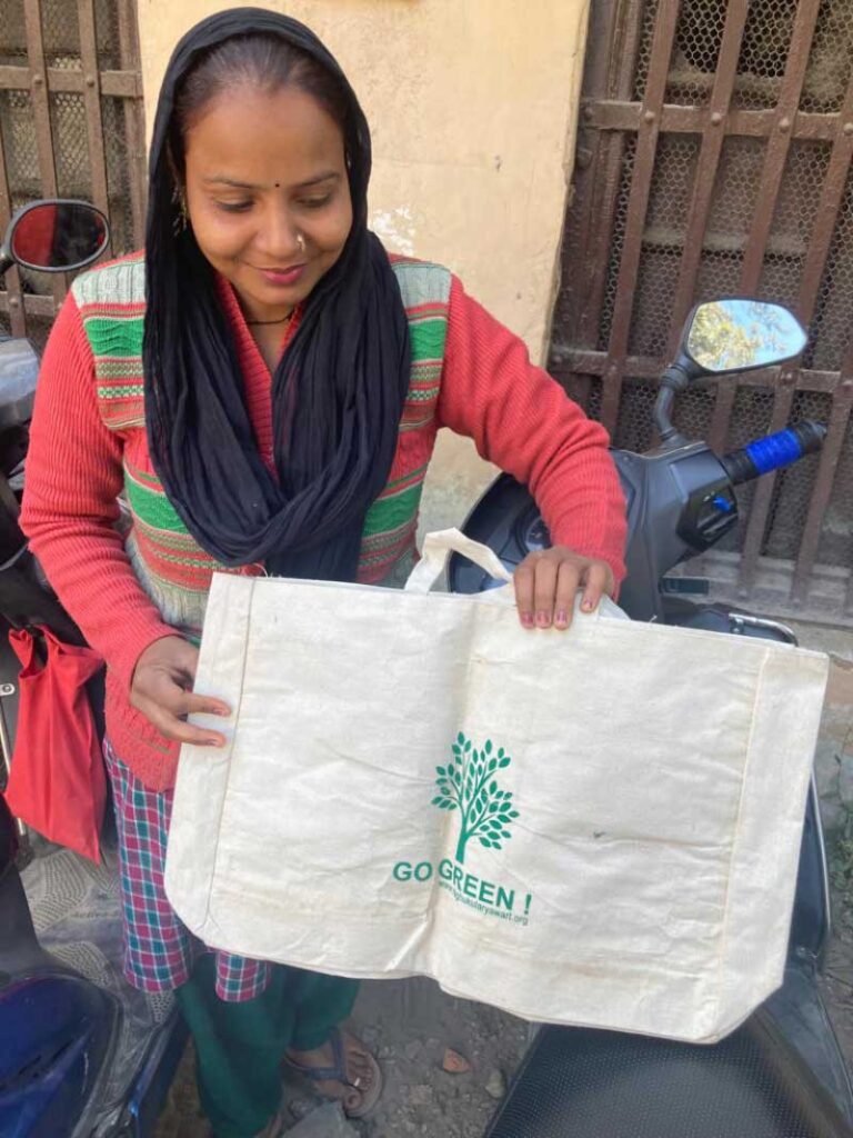 Jhola Women: Activist with a Cause, Champion with a Jhola - Raghukul Aryawat